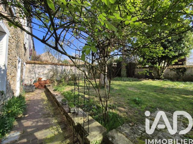 Maison 8 pièces 256 m²