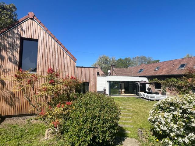 Maison 8 pièces 256 m²