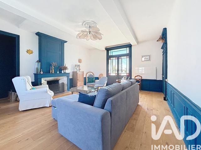 Maison 8 pièces 256 m²