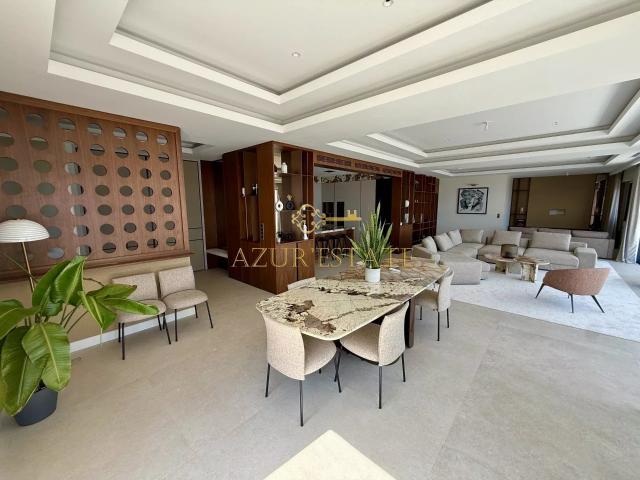 Maison 8 pièces 256 m²