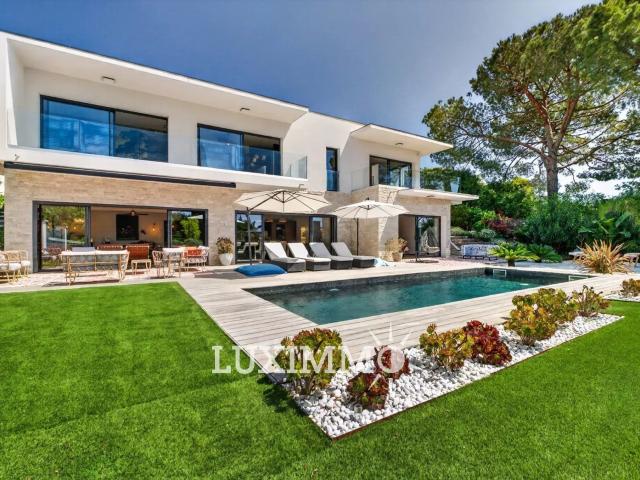 Maison 8 pièces 256 m²