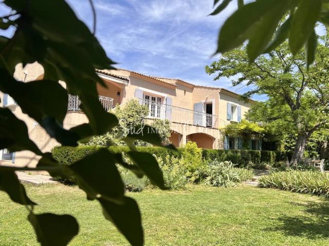 Maison 8 pièces 256 m²