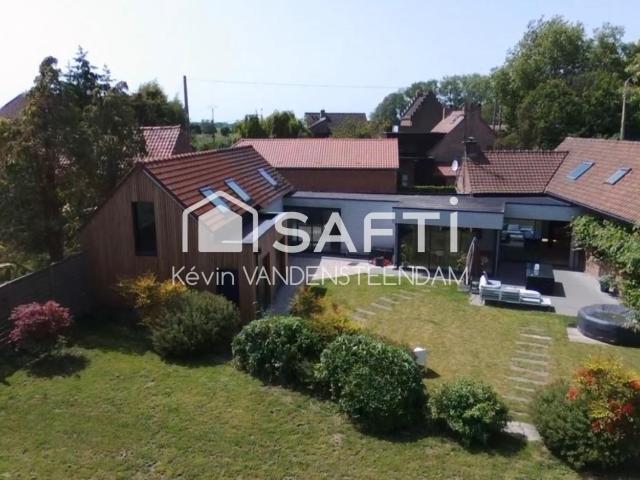 Maison 8 pièces 256 m²