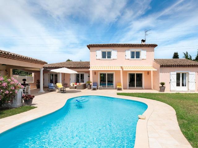 Maison 8 pièces 256 m²