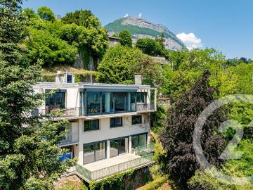 Maison 8 pièces 256 m²