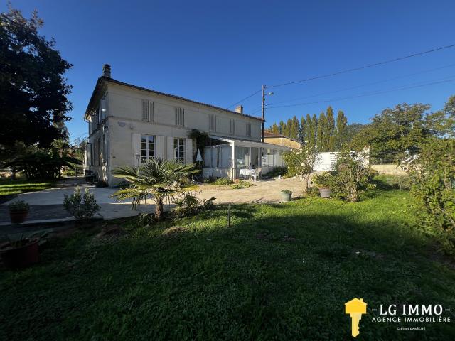 Maison 8 pièces 256 m²