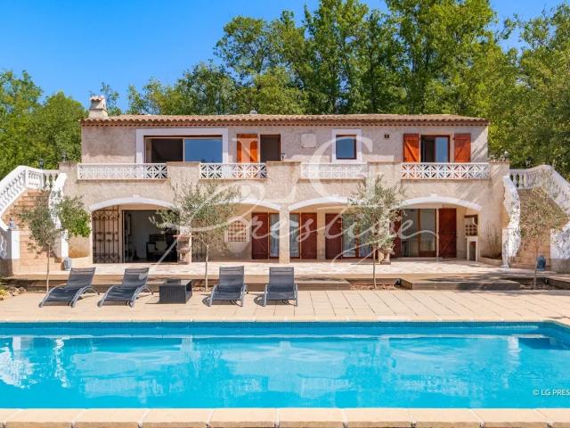 Maison 8 pièces 257 m²