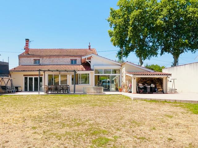 Maison 8 pièces 257 m²
