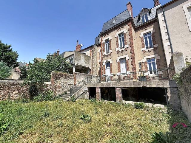 Maison 8 pièces 258 m²