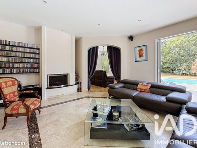 Maison 8 pièces 258 m²