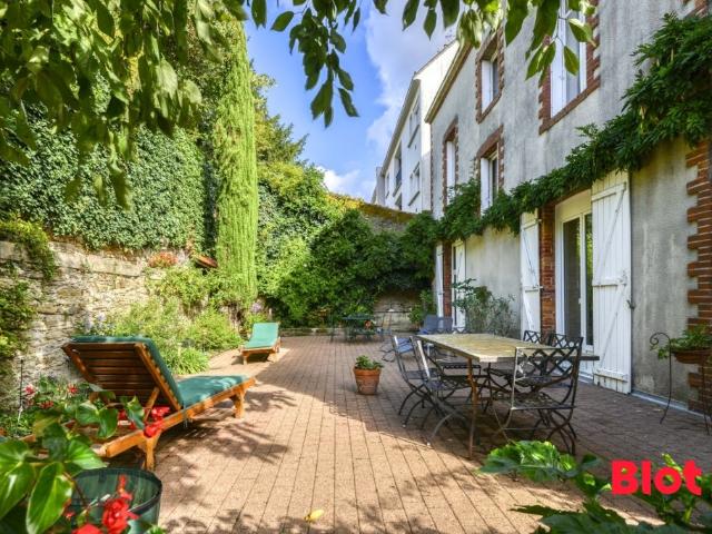 Maison 8 pièces 258 m²
