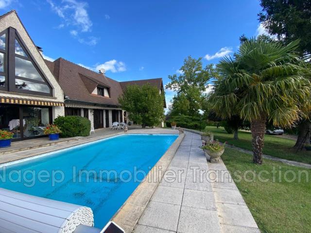 Maison 8 pièces 259 m²