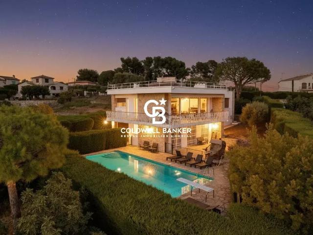 Maison 8 pièces 250 m²