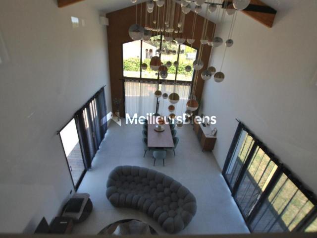 Maison 8 pièces 250 m²