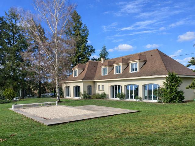Maison 8 pièces 250 m²