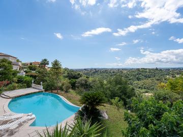 Maison 8 pièces 250 m²