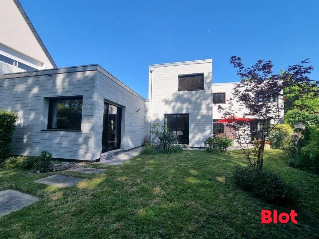 Maison 8 pièces 250 m²