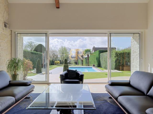 Maison 8 pièces 250 m²