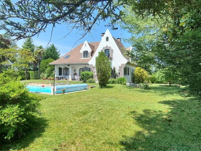 Maison 8 pièces 250 m²