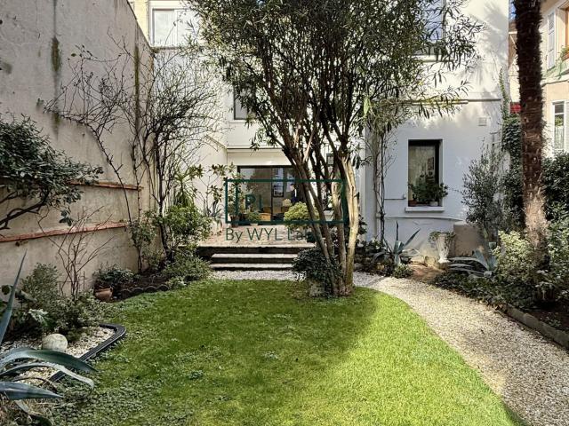 Maison 8 pièces 250 m²