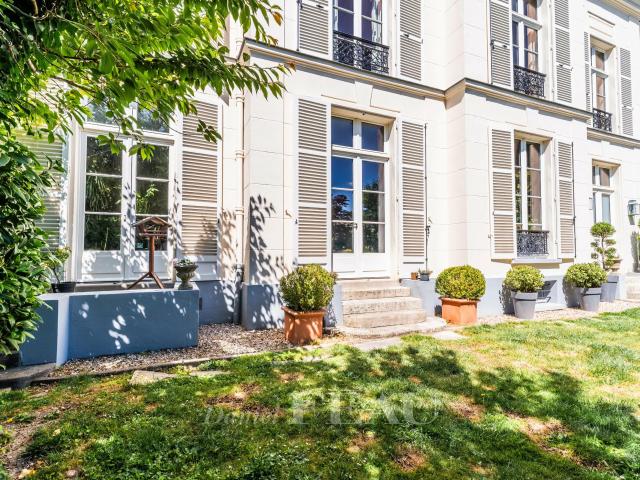 Maison 8 pièces 250 m²