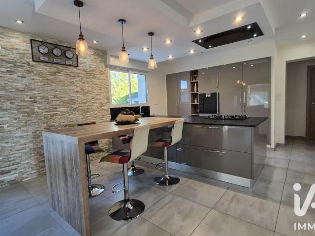 Maison 8 pièces 250 m²