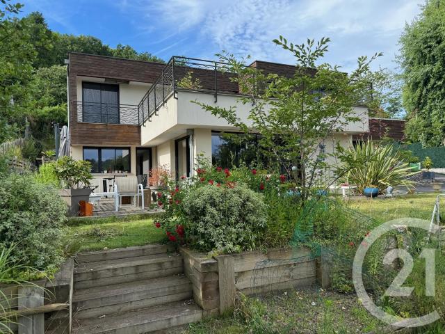 Maison 8 pièces 250 m²