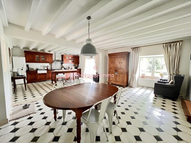 Maison 8 pièces 250 m²