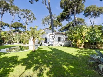 Maison 8 pièces 250 m²