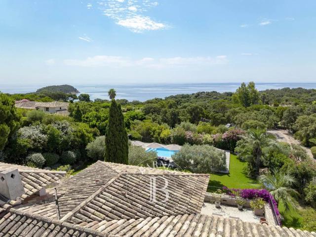 Maison 8 pièces 250 m²