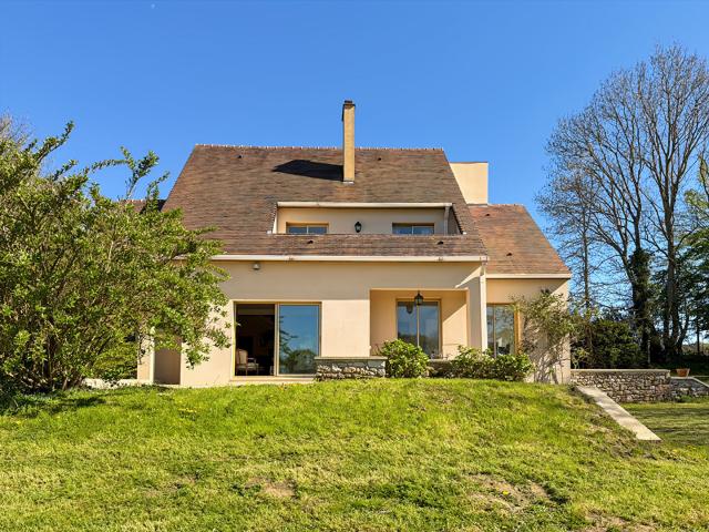 Maison 8 pièces 250 m²