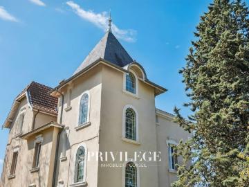 Maison 8 pièces 250 m²