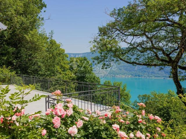 Maison 8 pièces 250 m²