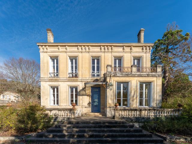 Maison 8 pièces 250 m²