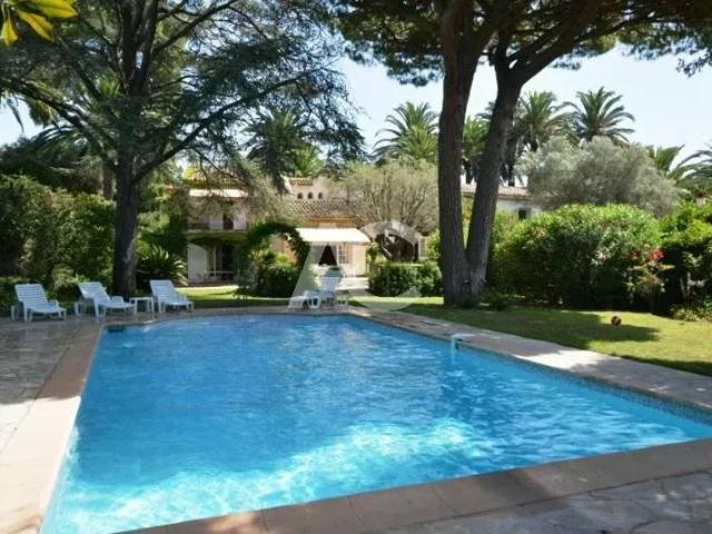 Maison 8 pièces 250 m²