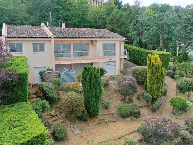 Maison 8 pièces 250 m²
