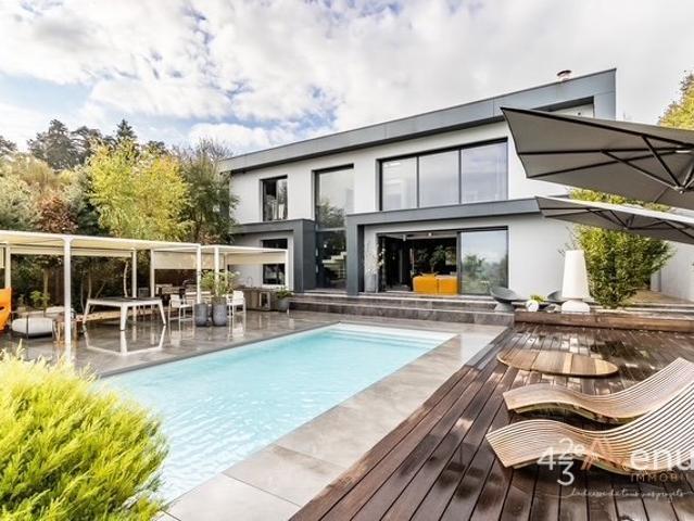 Maison 8 pièces 250 m²
