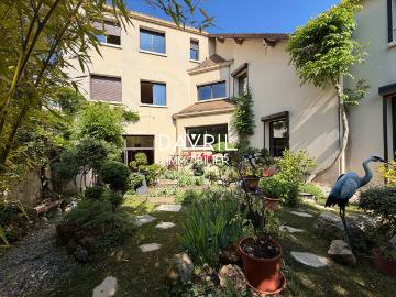 Maison 8 pièces 250 m²