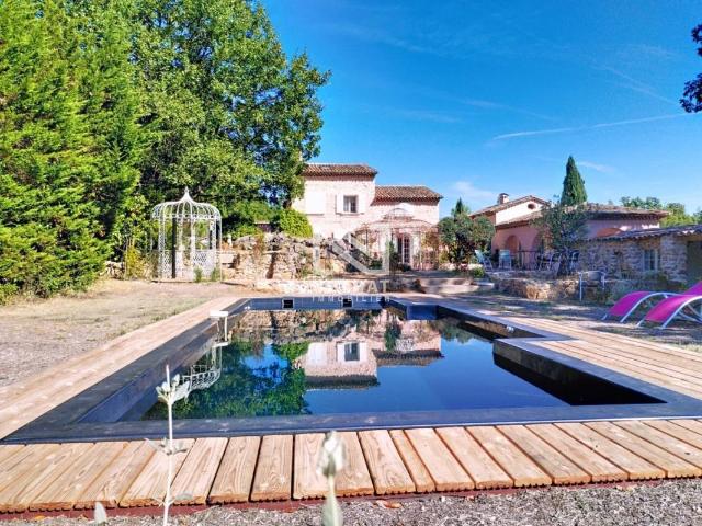 Maison 8 pièces 250 m²
