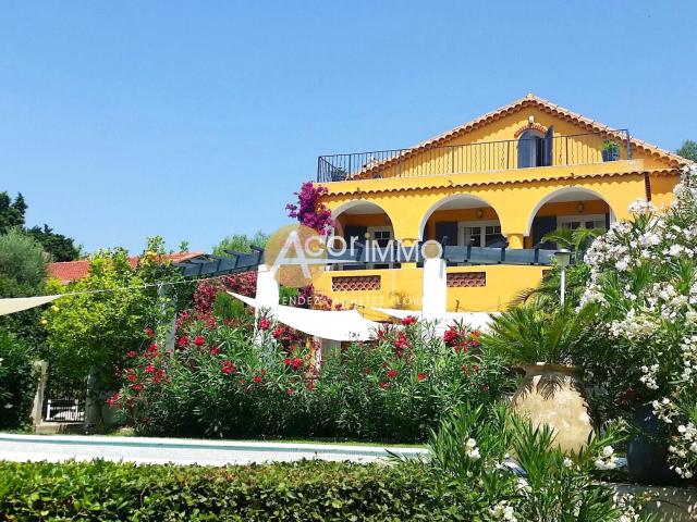 Maison 8 pièces 250 m²