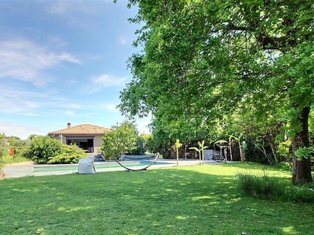 Maison 8 pièces 250 m²