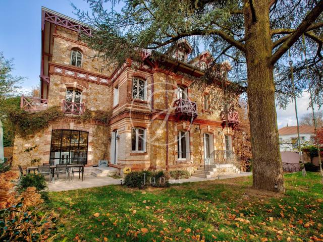 Maison 8 pièces 292 m²