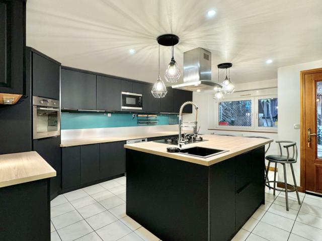 Maison 8 pièces 250 m²