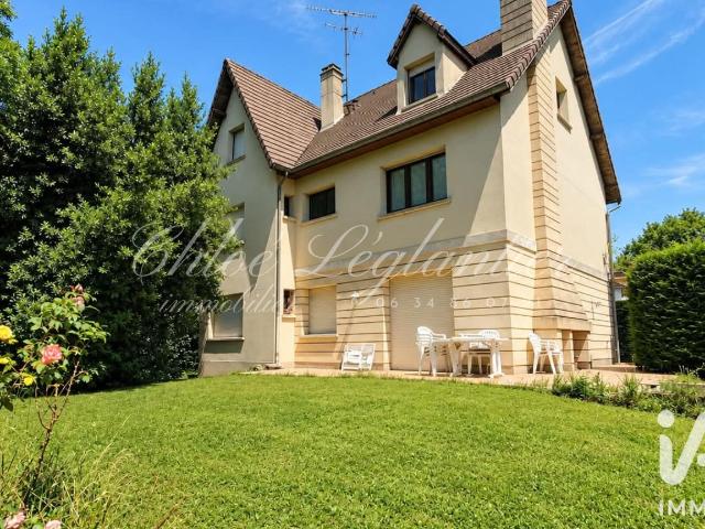 Maison 8 pièces 250 m²