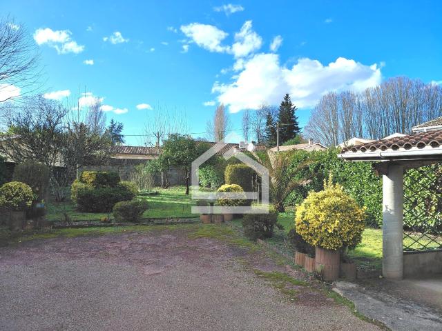 Maison 8 pièces 250 m²