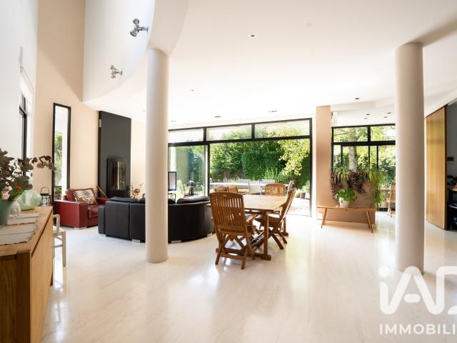 Maison 8 pièces 250 m²