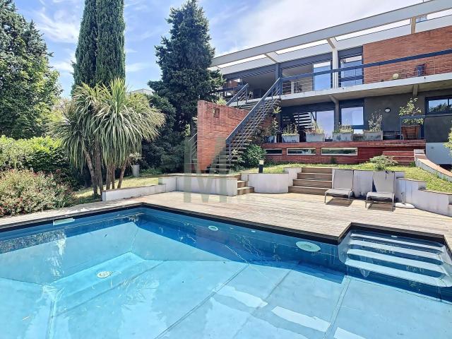 Maison 8 pièces 250 m²
