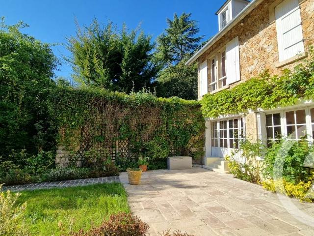 Maison 8 pièces 250 m²