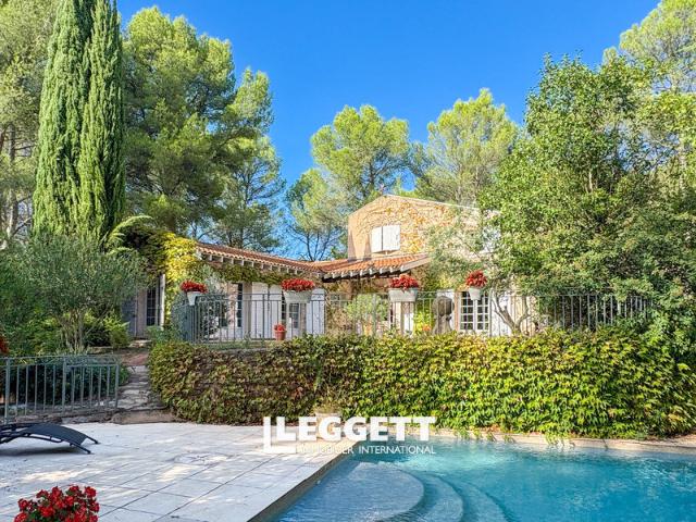 Maison 8 pièces 250 m²