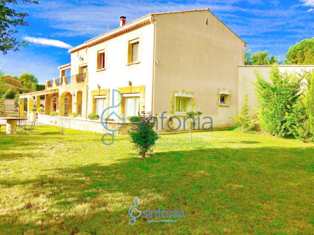 Maison 8 pièces 250 m²